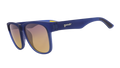 Three-quarter angle view of wide-fit navy blue sunglasses with square-shaped grey yellow gradient lenses.
